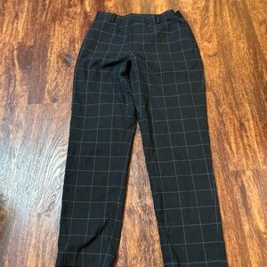 Uniqlo Women's Black Grid Pattern Capris